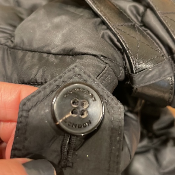 Stunning crop Burberry quilted and leather accents jacket - Picture 8 of 10